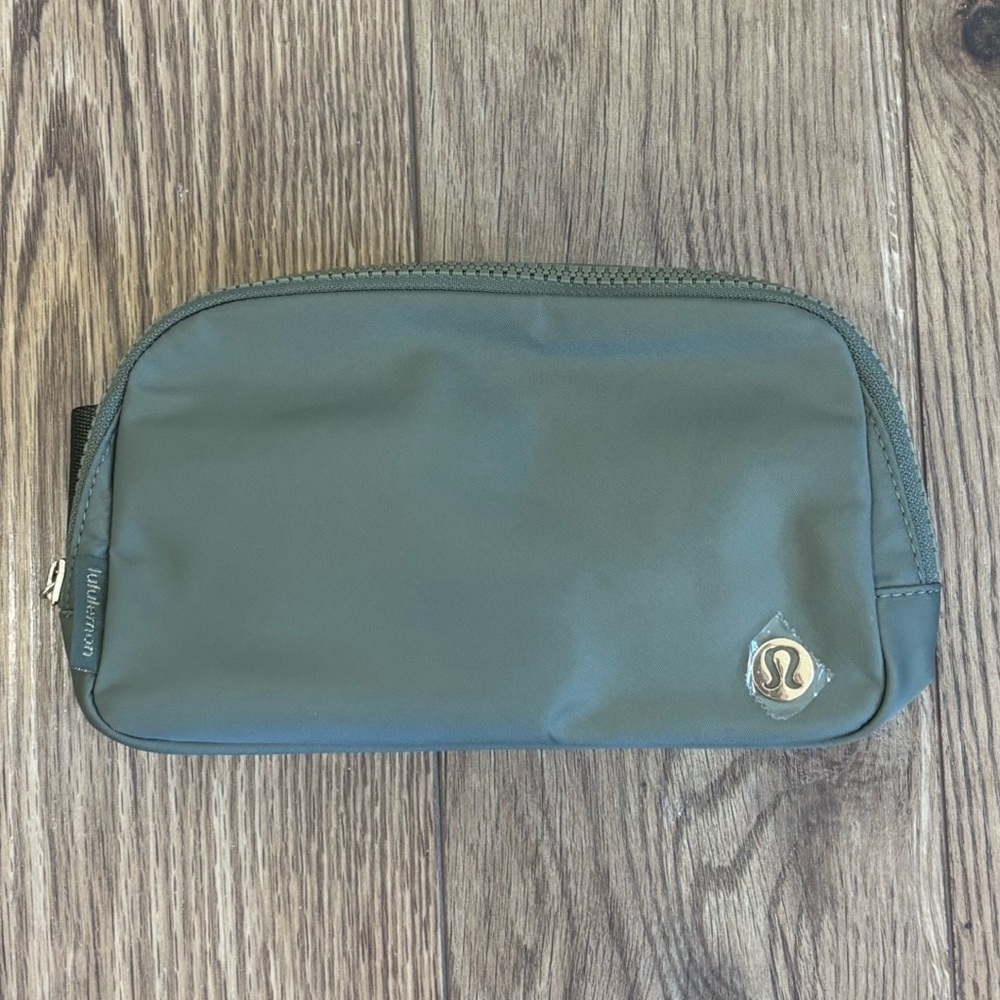 NWT Lululemon Everywhere Belt Bag In Bay Leaf Gold